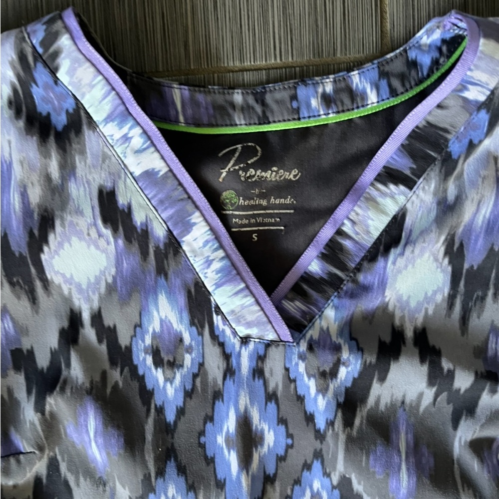 Healing hands scrub top